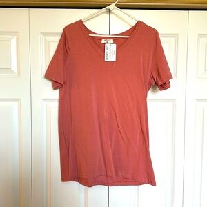 Short sleeve t-shirt.